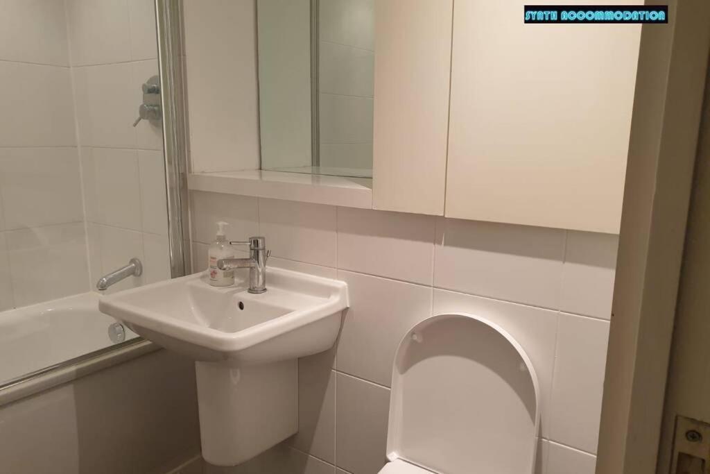 80S Retro 1Bed Studio Serviced Apartment Canary Wharf Perfect For Solo & Couple Travellers London Exterior foto