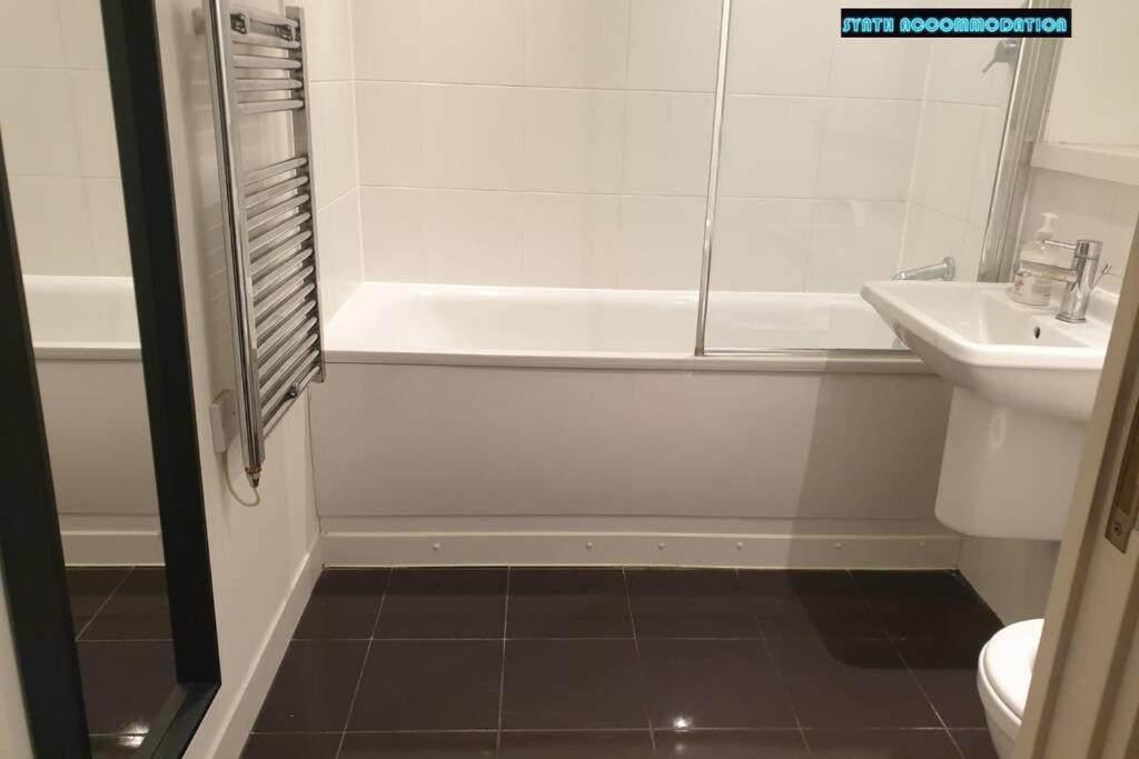 80S Retro 1Bed Studio Serviced Apartment Canary Wharf Perfect For Solo & Couple Travellers London Exterior foto